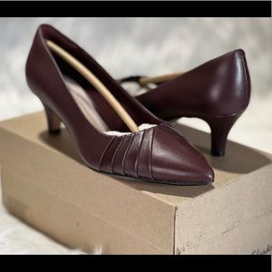 New Clarks women linvale crown leather heels 👠